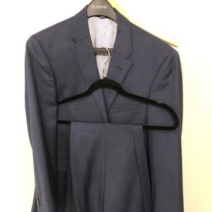 Tommy Hilfiger Men’s navy suit
